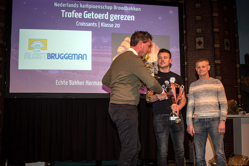 Getoerd gerezen trofee: Echte Bakker Herman Schepers – Sleen